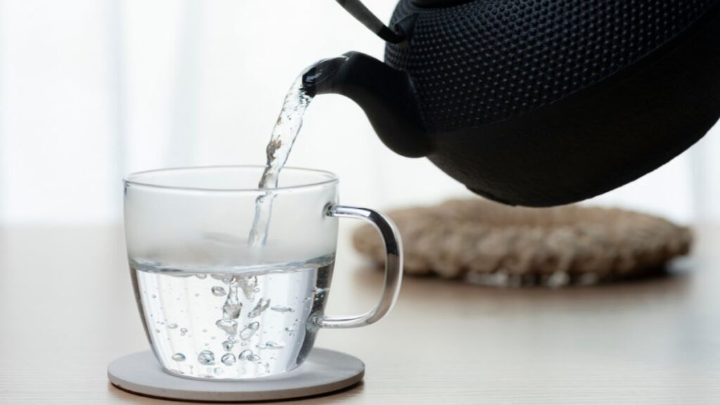Pros and Cons of Drinking Hot Water